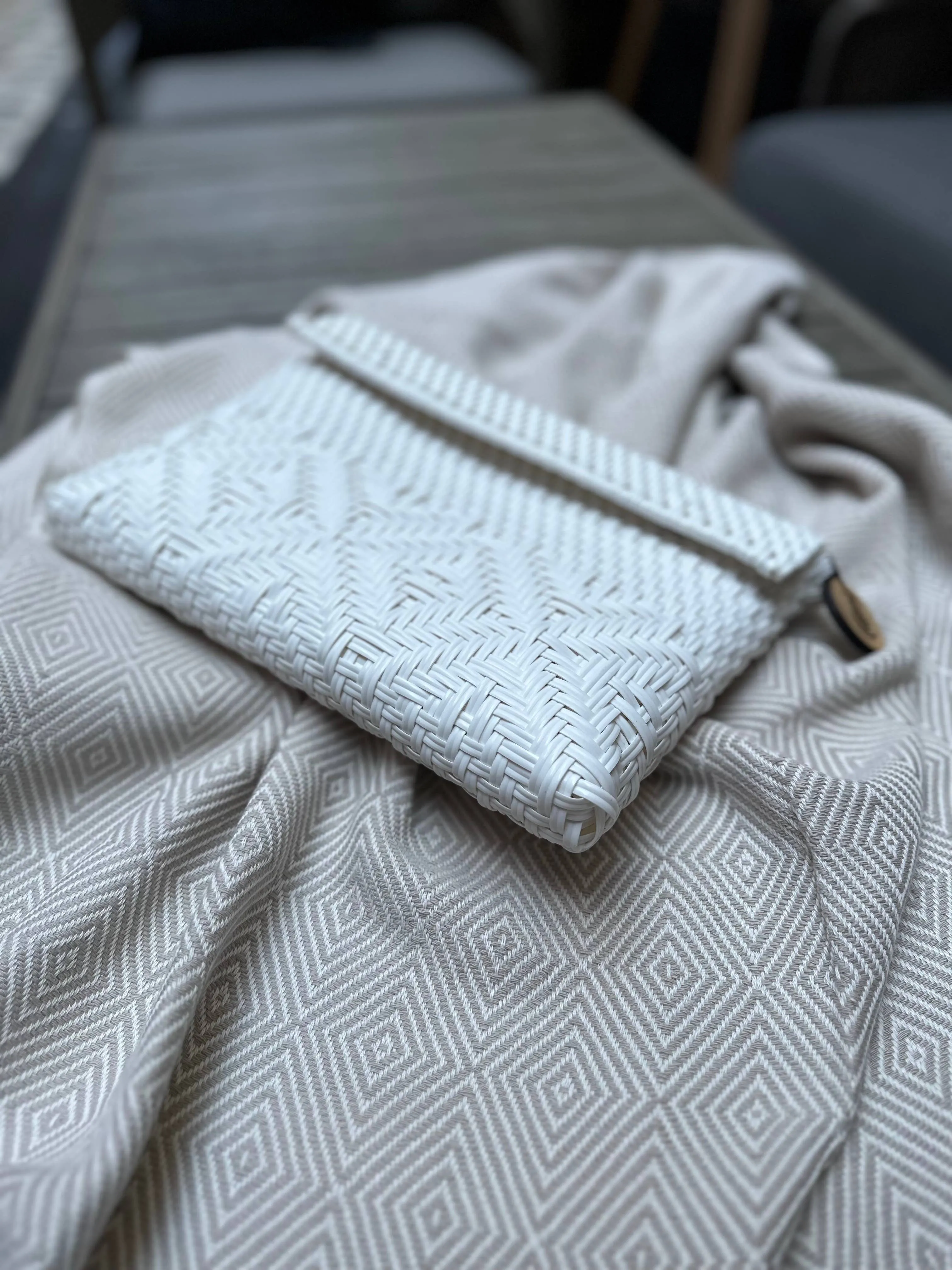 Clutch | White