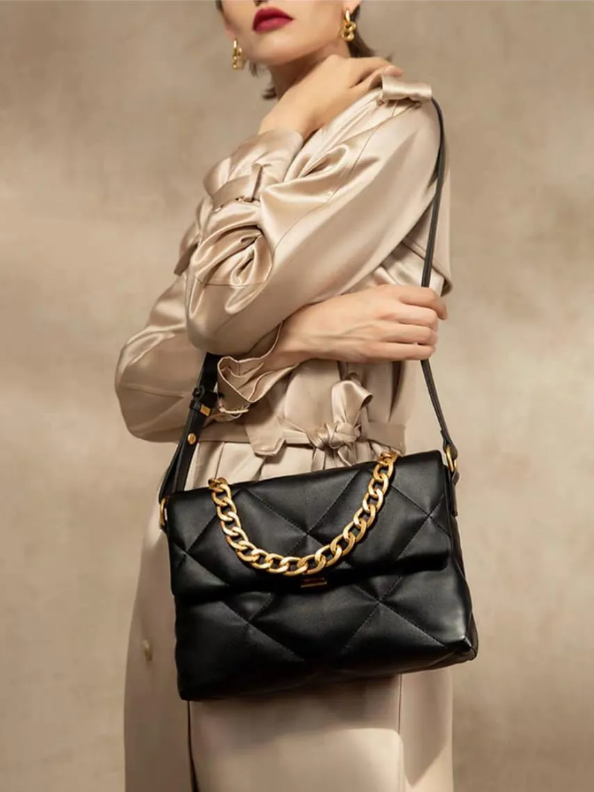 Large Capacity Quilted Bag Flap Bags for Women Trendy Tote Shoulder Crossbody Bags Travel Handbags with a Golden Chain