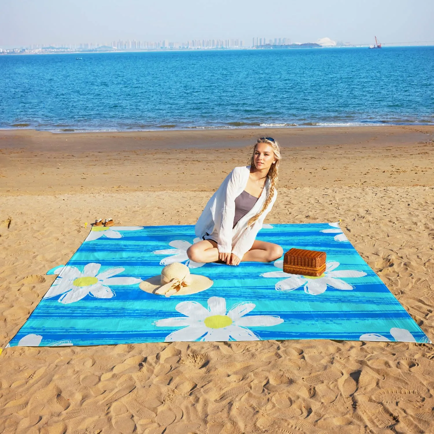Nylon Daisy Soft Beach Blanket Sandproof Waterproof Extra Large For 1-9 Adults Size 110"x118" With Ground Mails,Pouch Bag, Anti Sand Outdoor Blanket