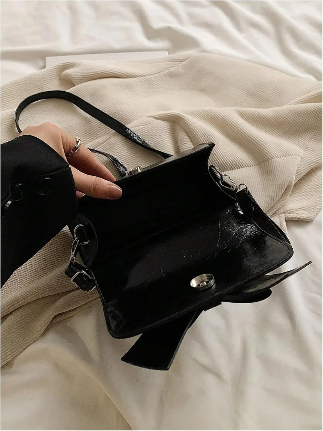 QWINEE Women's Bow Shoulder Bags Cute Handbag Clutch Crossbody Satchels Flap Magnet PU Leather Purse