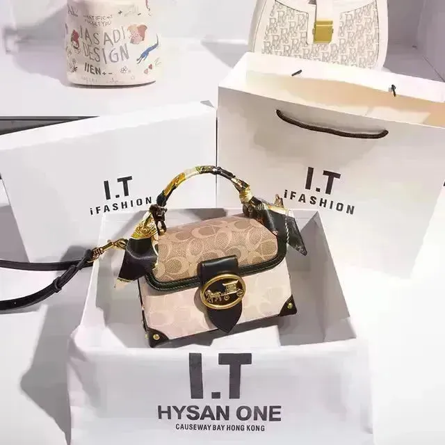 Redkiss Horse Drawn Handbag