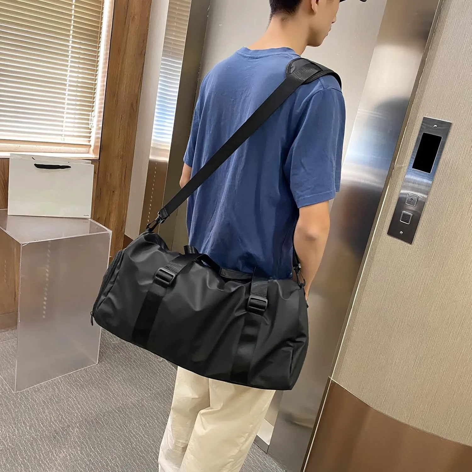 Small Gym Bag for Men, Travel Sport Bag with Shoe Compartment and Wet Pocket, Big Capacity Weekend Overnight Bag with Shoulder Strap for Gym Sport Travel Swimming Camping (Black)