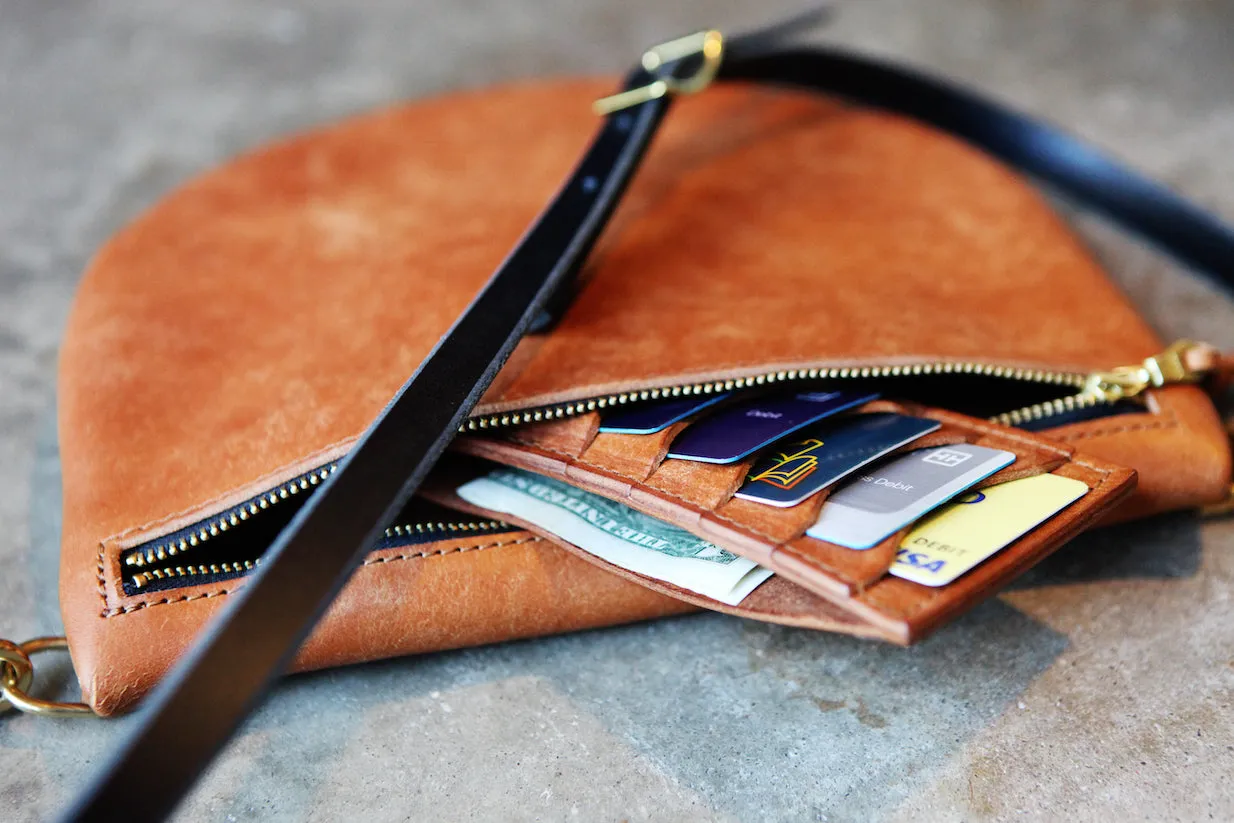 the nomad card carrier