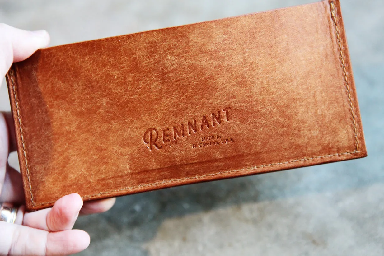 the nomad card carrier