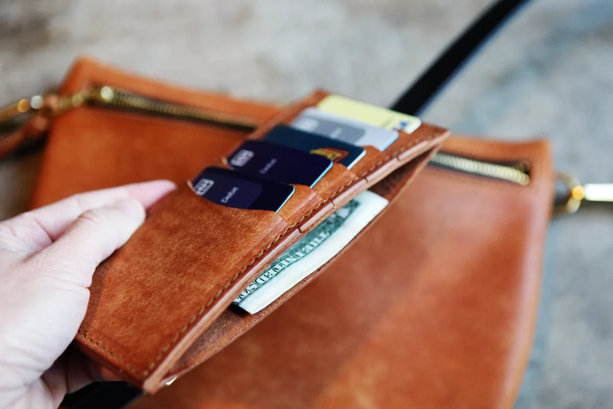 the nomad card carrier