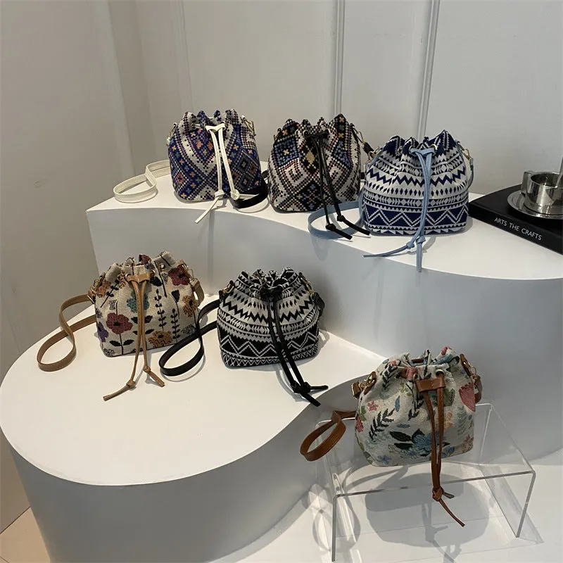 Women's Popular Western Style Ethnic Versatile Texture Bags