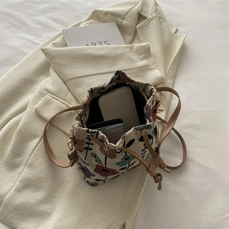 Women's Popular Western Style Ethnic Versatile Texture Bags